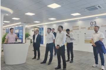 新疆巴州數字化發(fā)展局黨組書(shū)記、副局長(cháng)左勇一行到遠望信息調研考察